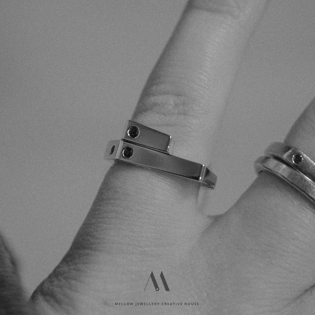 14k solid gold Sapphires pinky ring R5/AuP12 - Mellow Jewellery Creative House